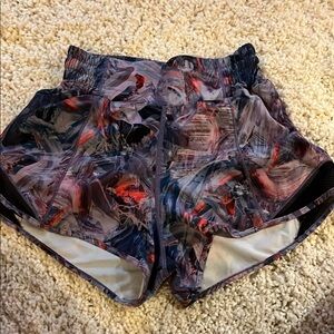 LULULEMON Size 0 High Rise Hotty Hot Shorts